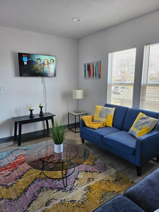 Modern 3br Home, 3 Min Airport.