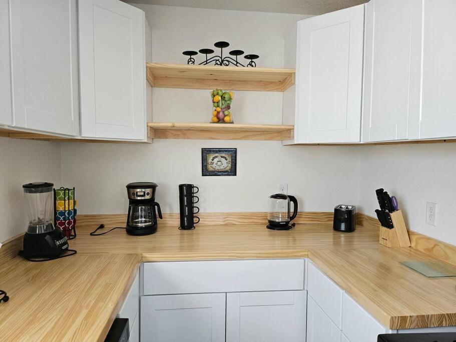 Modern 3br Home, 3 Min Airport. Apartment