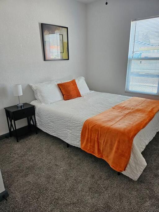 Modern 3br Home, 3 Min Airport. Apartment